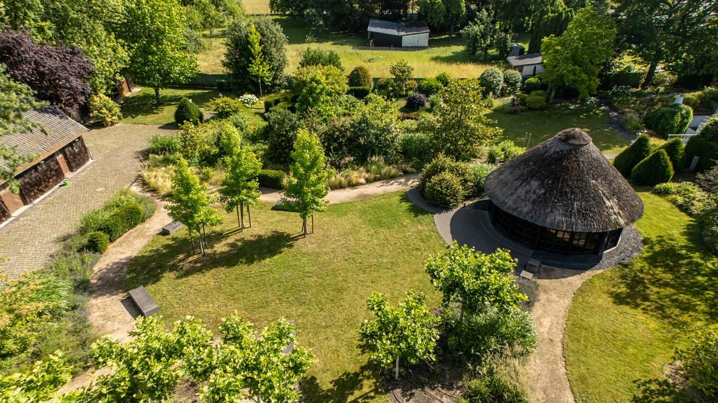 Modernisiertes Refugium: Großzügiges Wohnen mit Park und Pool – Jüchen – Vorschaubild 4