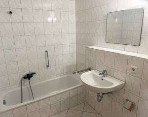 Einziehen & Wohlfühlen! 2-Zimmer-Wohnung, guter Schnitt + Parkett + Bad mit Wanne + Balkon – 99097 Erfurt – Vorschaubild 6