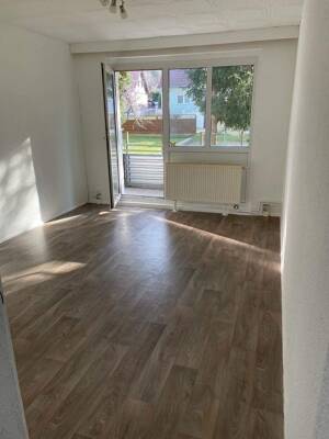 Schöne helle frisch renovierte und sofort verfügbaren, 3 Zimmerwohnung mit Balkon – 6577 Heldrungen – Vorschaubild 9