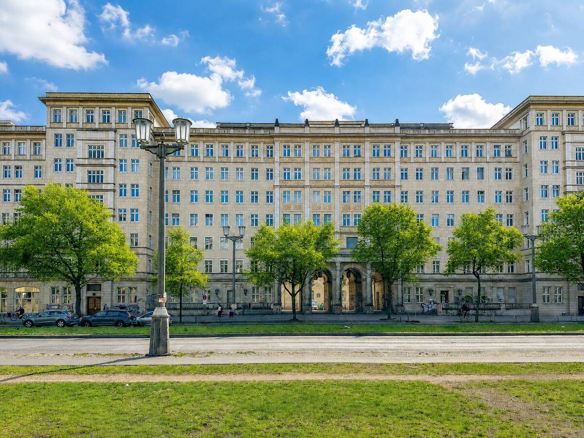 Repräsentative 3-Zimmer-Wohnung im Ensemble der Frankfurter Allee – 10247 Berlin – Bild 1 von 9