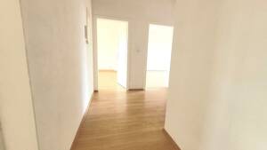 Frisch renovierte 2-Zimmer-Wohnung mit Balkon und großer Küche! – 45145 Essen – Vorschaubild 2