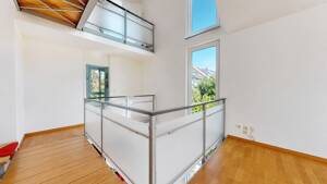 Privates Refugium mit Galerie, Kamin und eingewachsenem Garten – 60435 Frankfurt am Main – Vorschaubild 5