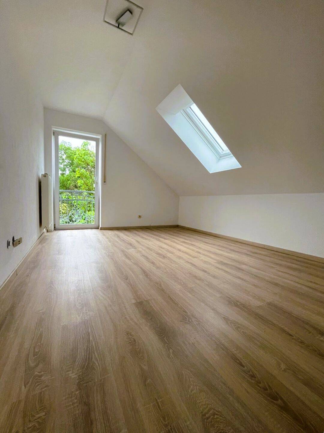 Neu sanierte DOPPELHAUSHÄLFTE mit großem Garten in Regensburg – Regensburg – Vorschaubild 5