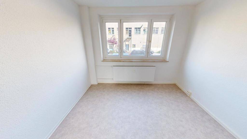 Frisch sanierte Familienwohnung mit Tageslichtbad – Chemnitz – Vorschaubild 3