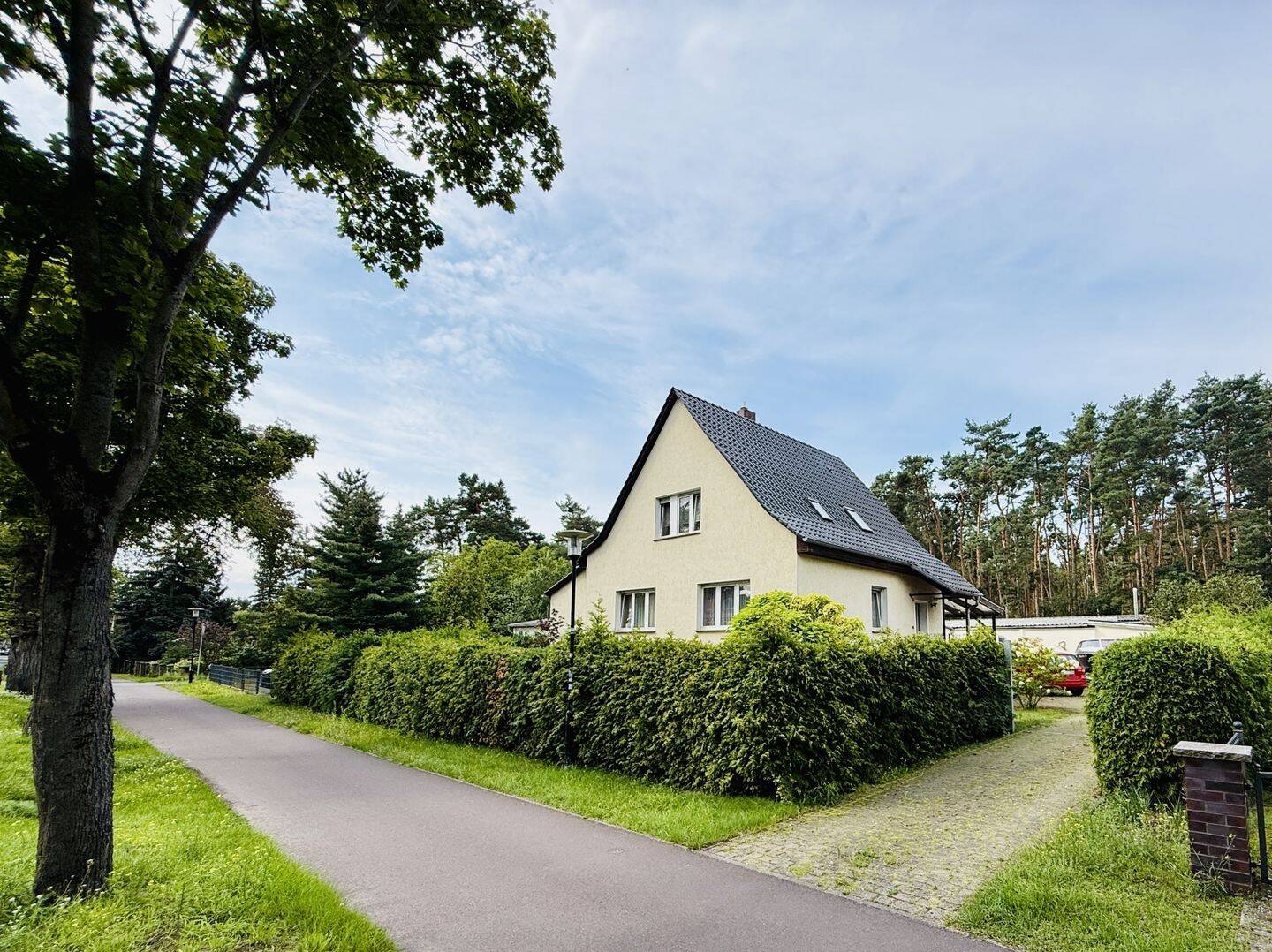 Vielfältiges Einfamilienhaus mit barrierefreier Wohnung und Gewerbeeinheit (Variante) – Wusterwitz – Bild 1 von 9
