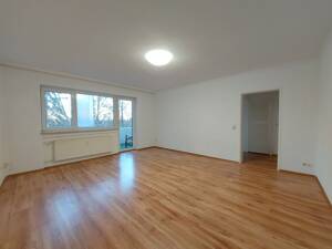 Schöne 2-Zimmer-Wohnung mit Einbauküche, Pkw-Stellplatz und Kellerabteil – 63454 Hanau – Vorschaubild 1