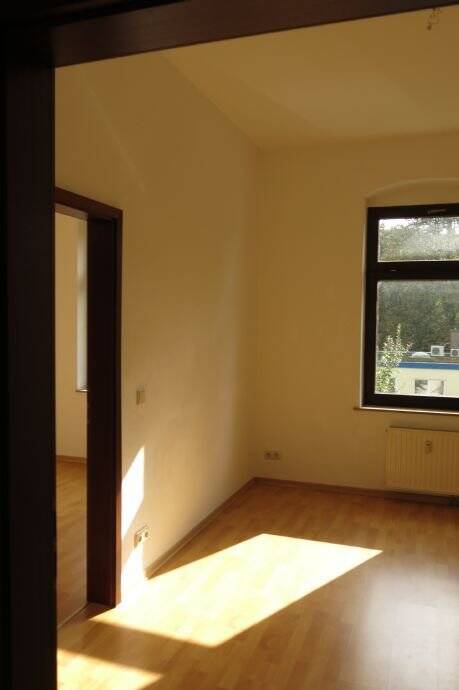 Sonnige, großzügige 3-Zimmer-Wohnung – Chemnitz – Vorschaubild 2