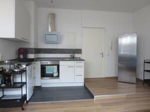 aufwendig renovierte 2-Zimmer-Erdgeschoss-Wohnung mit Terrasse in TOP-Lage mit toller Einbauküche (großes Wohn-/Esszimmer, modernes Bad) – 70597 Stuttgart – Vorschaubild 9