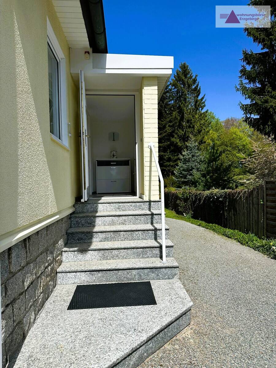 Idyllisch gelegenes Einfamilienhaus am Waldrand von Chemnitz-Rabenstein: 892 m² Grundstück & Garage – Chemnitz – Vorschaubild 4