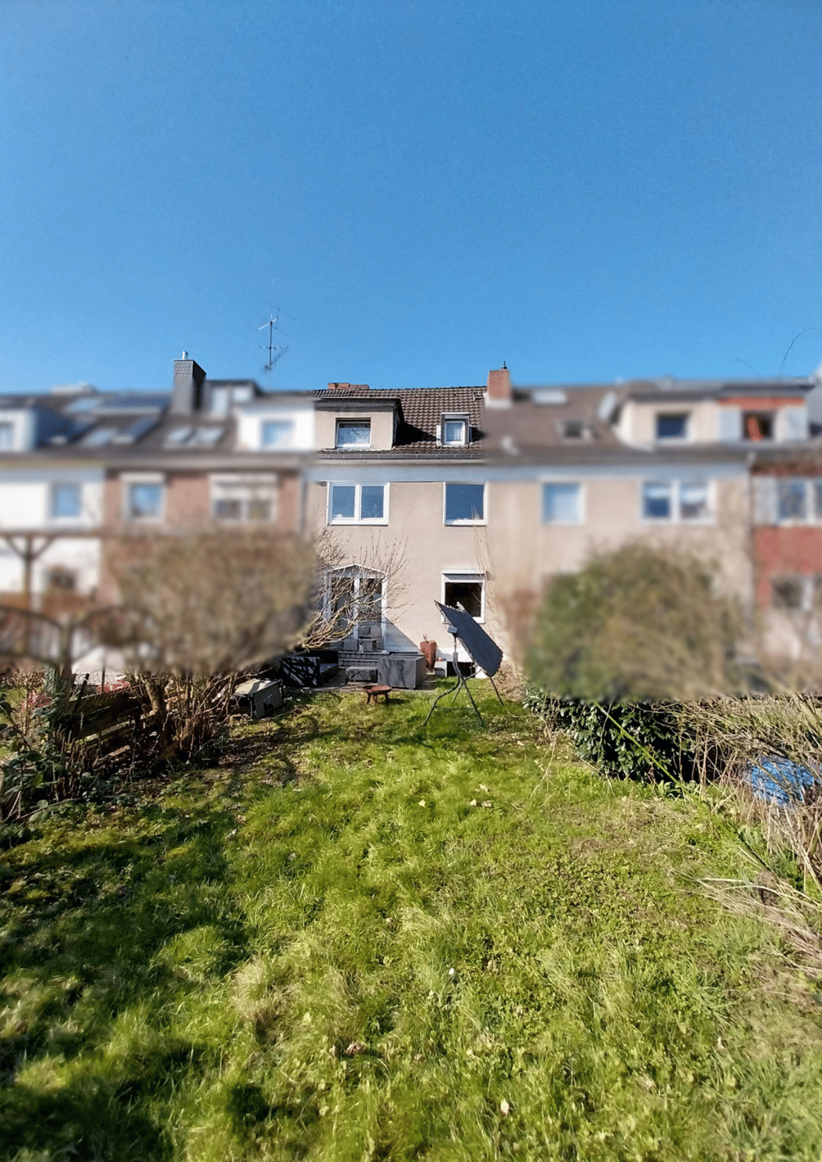 Attraktives Reihenmittelhaus mit drei Wohneinheiten ! – 50739 Köln – Bild 1 von 9