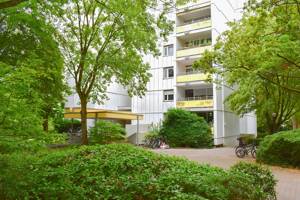 Renovieren und Wohlfühlen: Eigentumswohnung mit Loggia nahe den Vogelstang-Seen mit Stellplatz