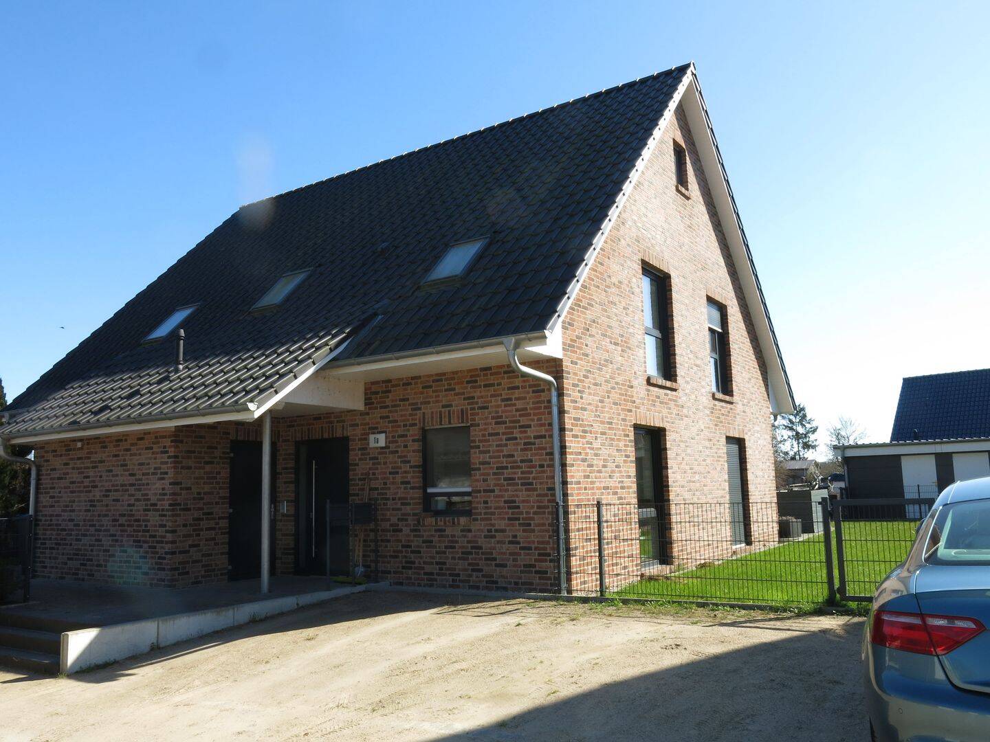 NEUER PREIS! Neubau, energieeff."A" mit 2 ETW`s,bester Ausstattung, 2 Pkw-Stellplätzen, Garten, 1 Einheit frei, 1 vermietet in HL Oberbüssau – Lübeck – Vorschaubild 2