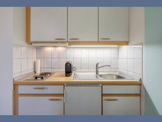 Möbliert: Sehr freundliche 1-Zi-Wohnung mit großer Loggia – München – Vorschaubild 5