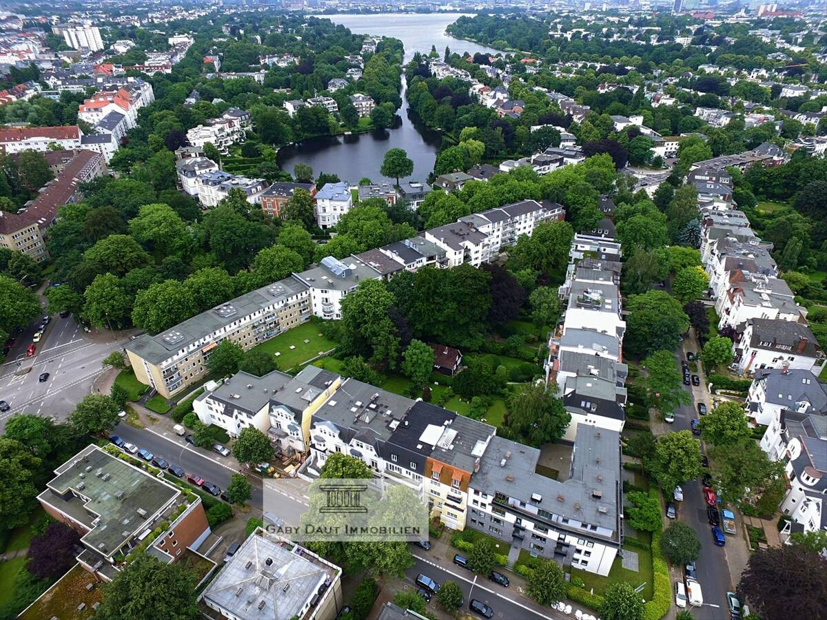 Dachterrassen-Traum: vermietete, sonnige 3-Zi. ETW Staffelgeschoß, absolute Alsternähe, ruhige Lage – 22299 Hamburg – Bild 1 von 9