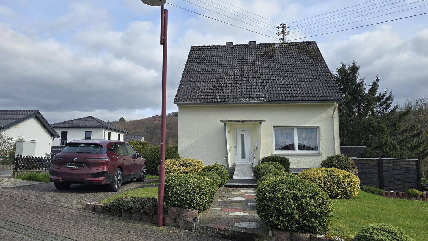 Gepflegtes Einfamilienhaus in Ellenhausen – Ellenhausen – Bild 1 von 9