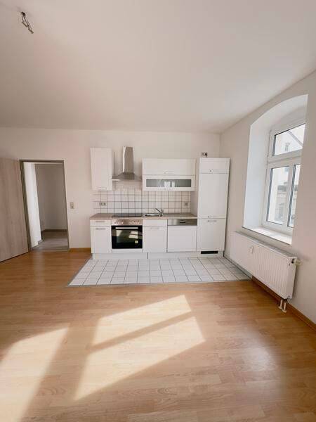 Gemütliche 2-Zimmer mit Laminat, Wanne und EBK in guter Lage – Chemnitz – Vorschaubild 3