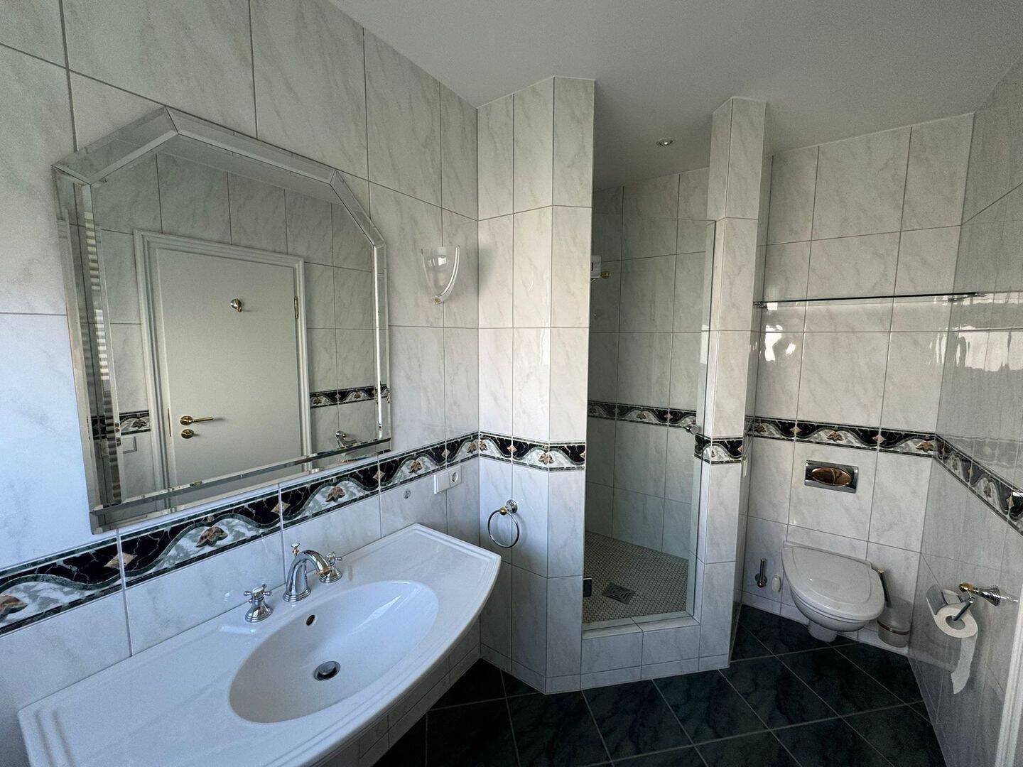 Luxuriöses Penthouse mit traumhaftem Blick in SB-Rotenbühl! – Saarbrücken – Vorschaubild 9