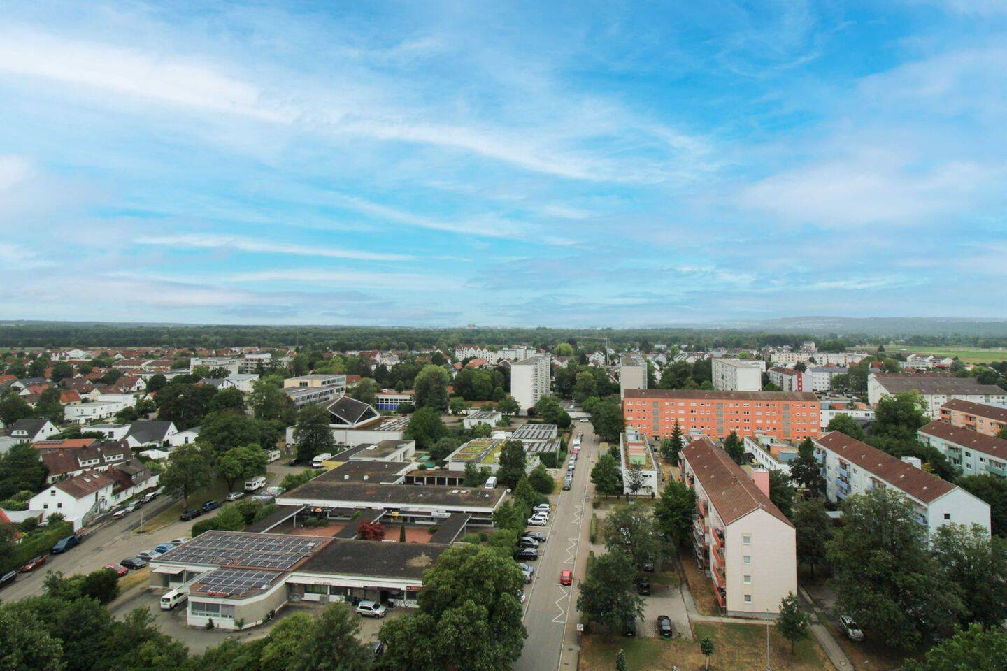 Sehr schön aufgeteilte 3-Zimmer-Wohnung mit traumhaftem Blick und Schwimmbad in Neu-Ulm – Neu-Ulm – Vorschaubild 7