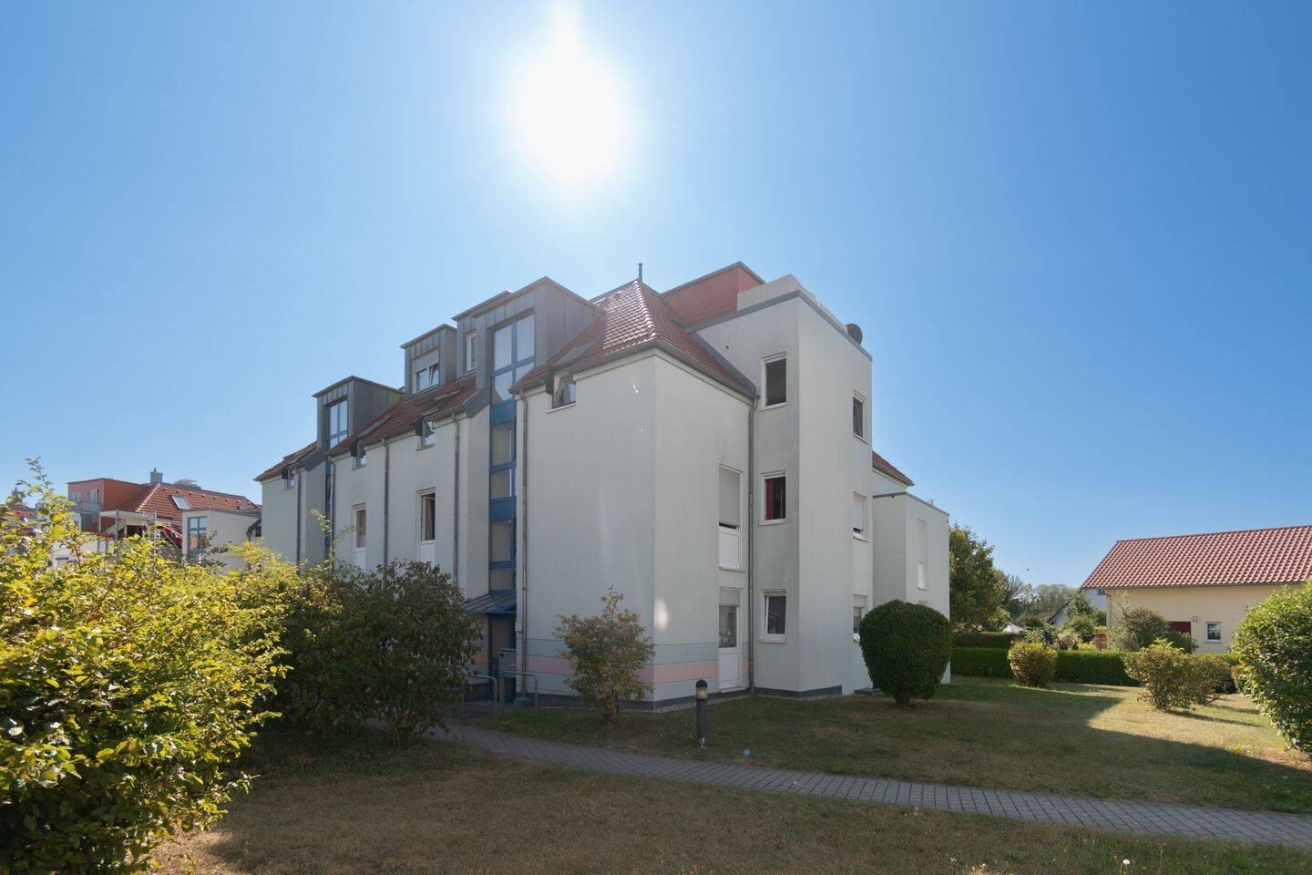 4,24 % RENDITE | Vermietete 2-Raum-Wohnung mit Balkon & TG-Stellplatz – Leipzig – Vorschaubild 2