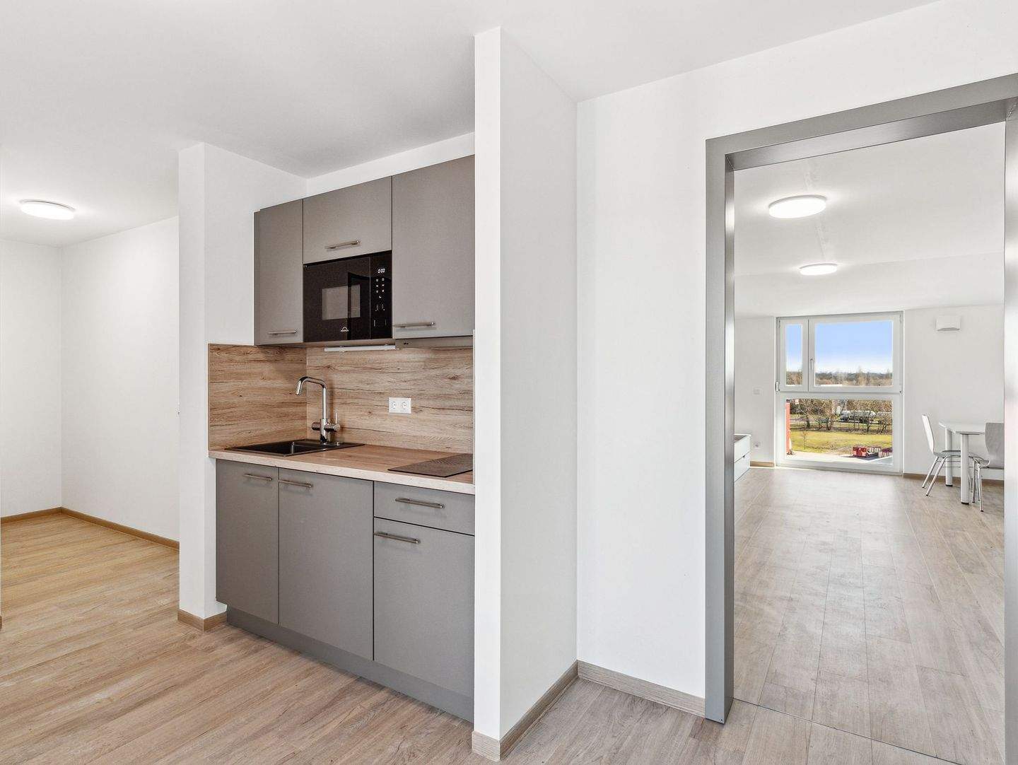 Get a 500 € gift card: Furnished 2-Room Unit with All-In Rent! – Magdeburg – Vorschaubild 2