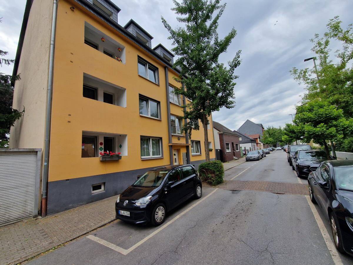 Mehrfamilienhaus mit 10 Wohnungen und 8 Balkonen - umfassend saniert