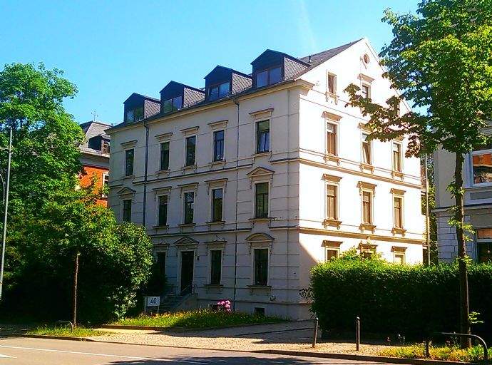 sehr schöne großzügige 3-Zimmer-Wohnung mit Balkon und Stellplatz