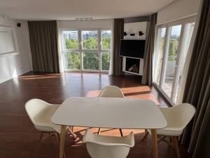 Exklusive, sonnige Familienwohnung - 4-ZKB mit Balkon direkt am Rebstockpark – 60486 Frankfurt am Main – Vorschaubild 8