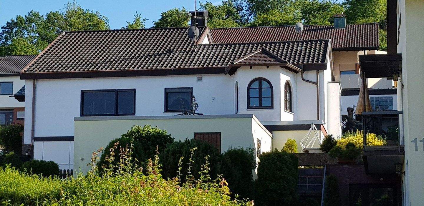 659.000 Euro - 210 qm Wfl - 480 qm Gfl - 8 Zimmer – Remshalden – Bild 1 von 9
