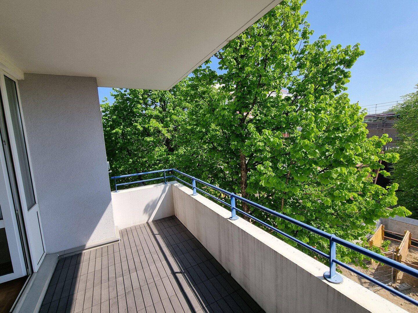 Schöne, helle 2-Zimmer-Wohnung mit Tageslichtbad und Balkon sowie Tiefgarage – München – Vorschaubild 9