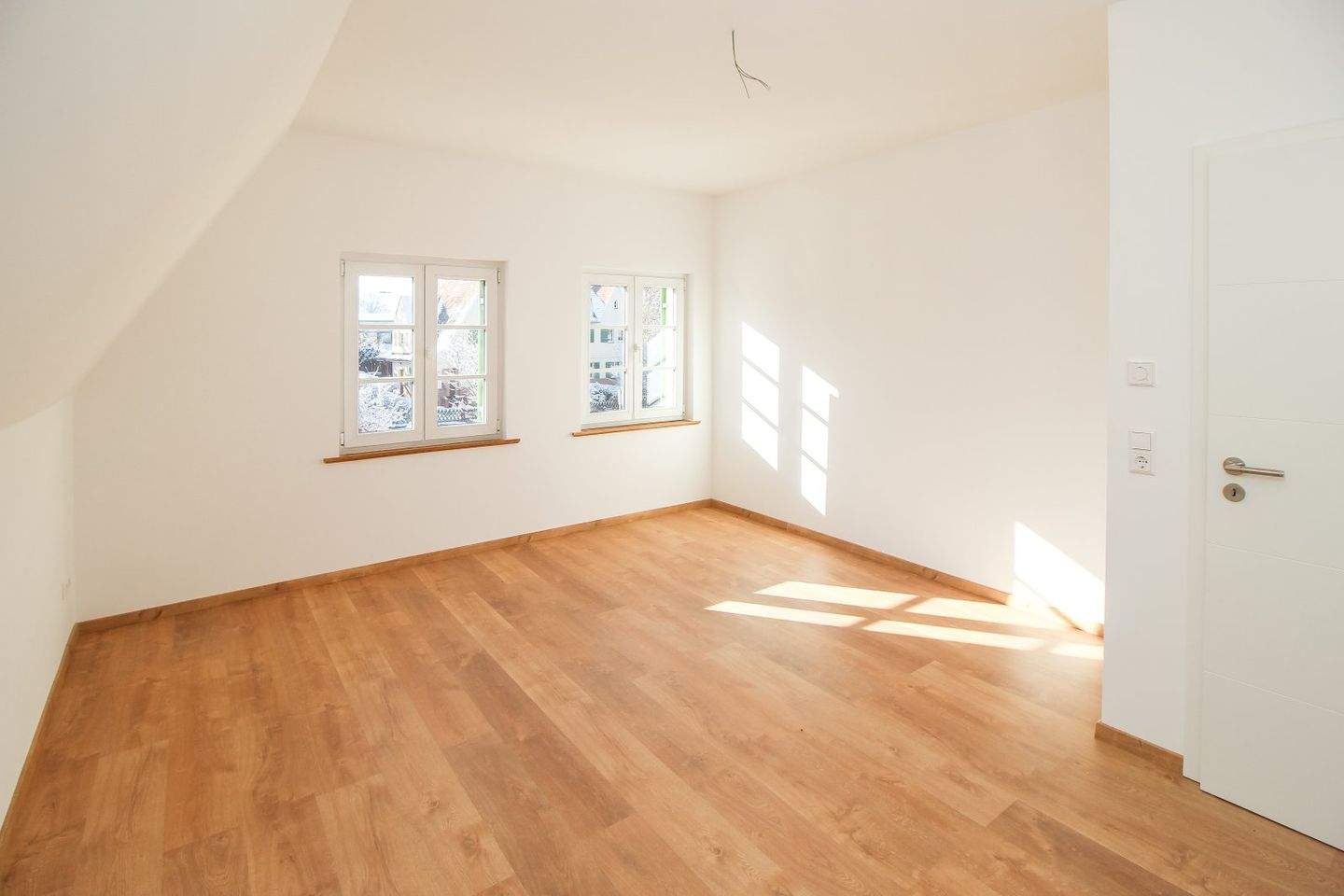 Bezaubernde Doppelhaushälfte mit liebevollen Details und Garage in Rottweil! – Rottweil – Vorschaubild 2
