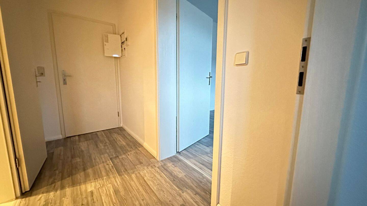 Wohnen im DG Küche mit Fenster + Bad mit Wanne – Chemnitz – Vorschaubild 9