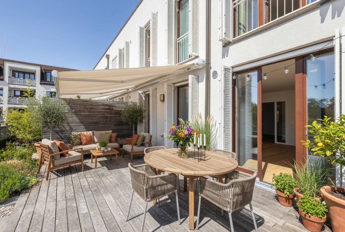 QQI: Erbbaurecht // Familien-Stadthaus mit drei Dachterrassen