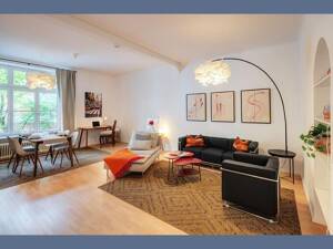 Möbliert: Wunderschöne Altbauwohnung mit individuellem Wohnambiente – 80799 München – Vorschaubild 1
