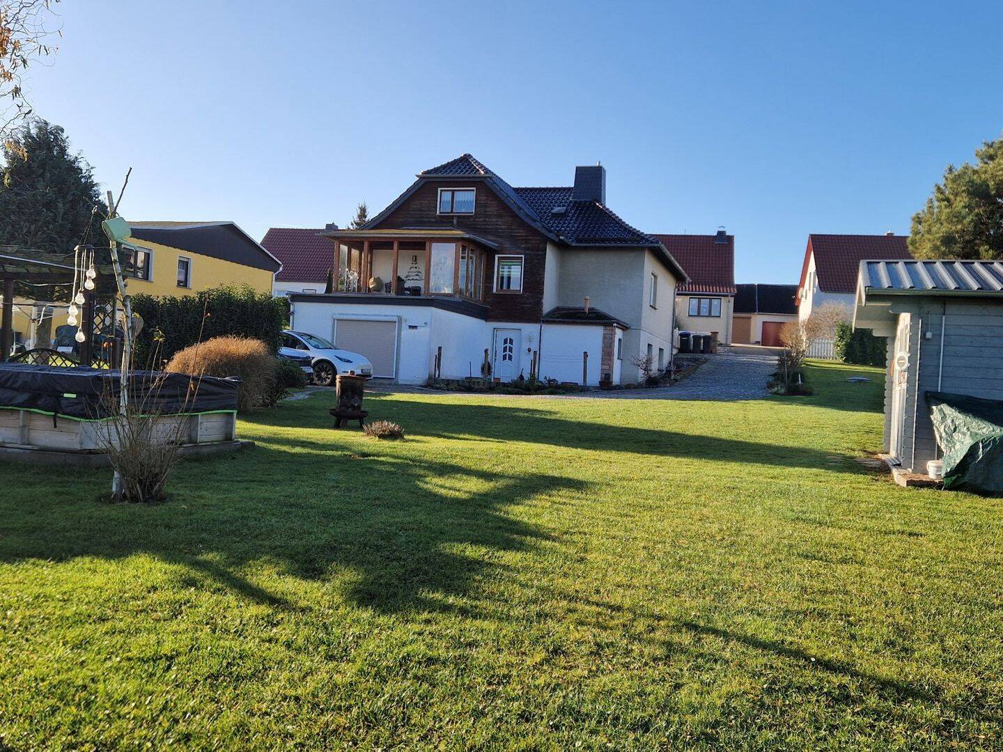 HIER KÖNNEN IHRE KINDER IM EIGENEN POOL TOBEN! GERÄUMIGES FAMILIENZUHAUSE MIT GROSSEM GARTEN WARTET AUF SIE! – Rositz – Vorschaubild 2