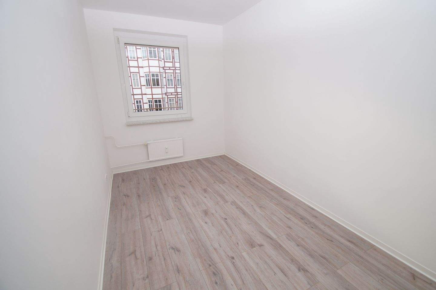 4-Zimmer-Wohnung mit BALKON, Bad mit Badewanne – Magdeburg – Vorschaubild 7