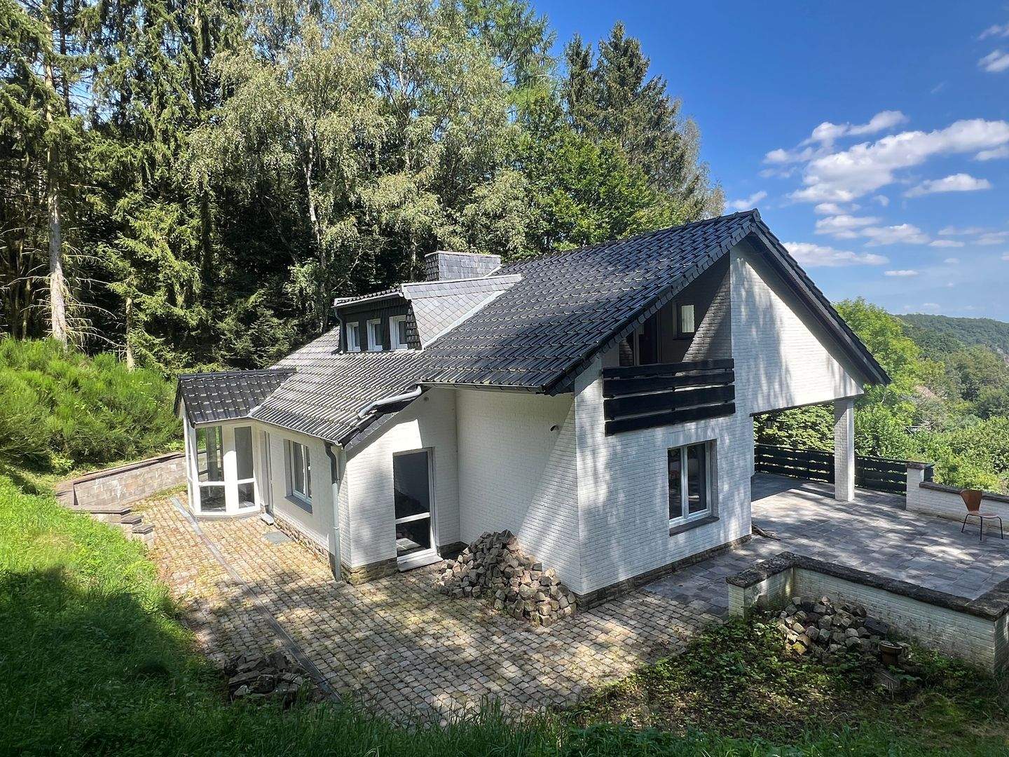 Exklusives und Idyllisches Einfamilienhaus am Rursee mit atemberaubendem Ausblick – Simmerath – Bild 1 von 9