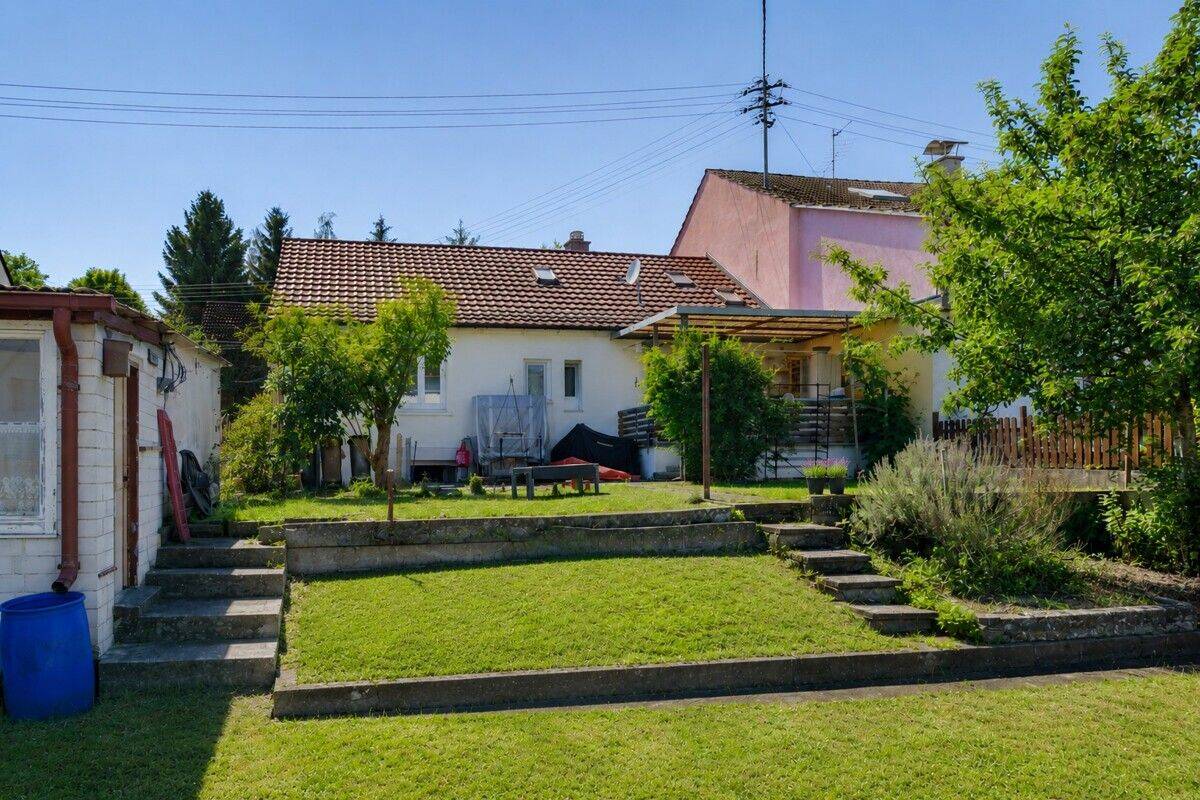 Familienfreundliche Doppelhaushälfte mit großem Garten