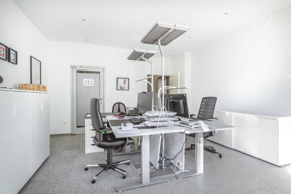 Top modernisiertes Wohnhaus mit fünf bezugsfreien Wohnungen und zusätzlichen Gewerbeeinheiten – Aachen – Vorschaubild 5