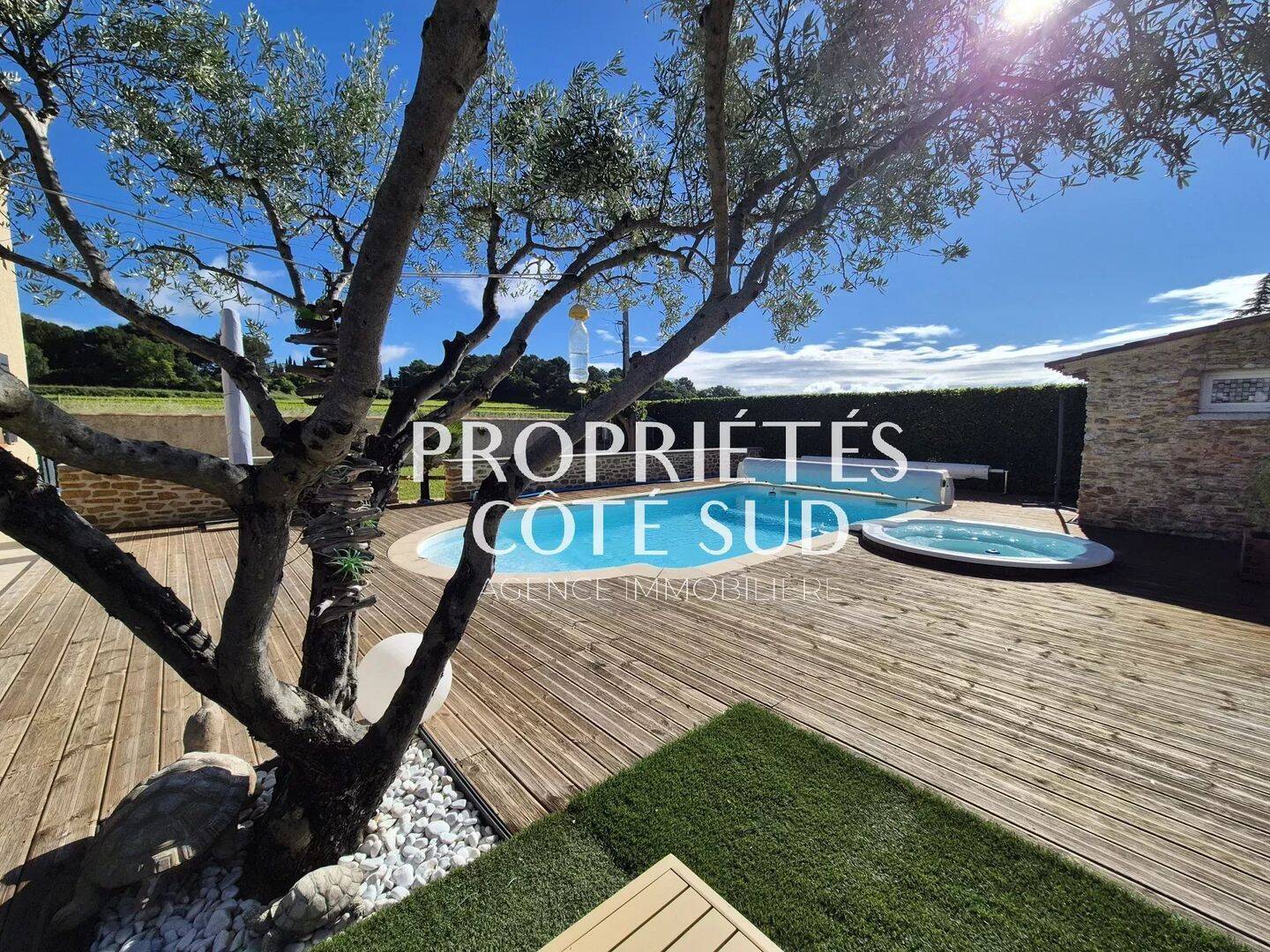 Maison 5 pièces 130 m² · à Laudun-l'Ardoise · 130 m² · 374 000 €