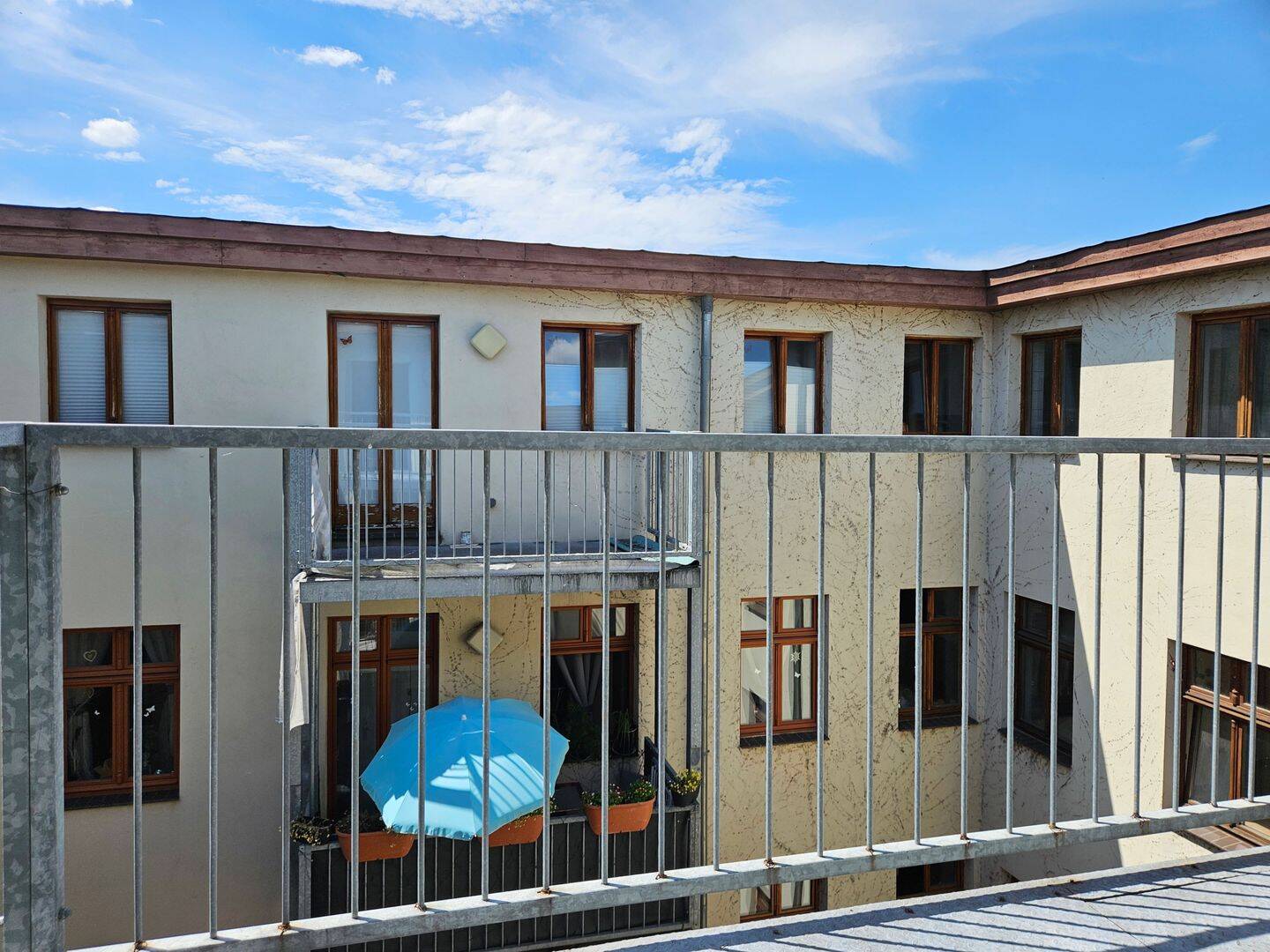 Mit Video: Frisch saniert - Dachgeschosswohnung mit Südwest-Balkon – Magdeburg – Vorschaubild 2