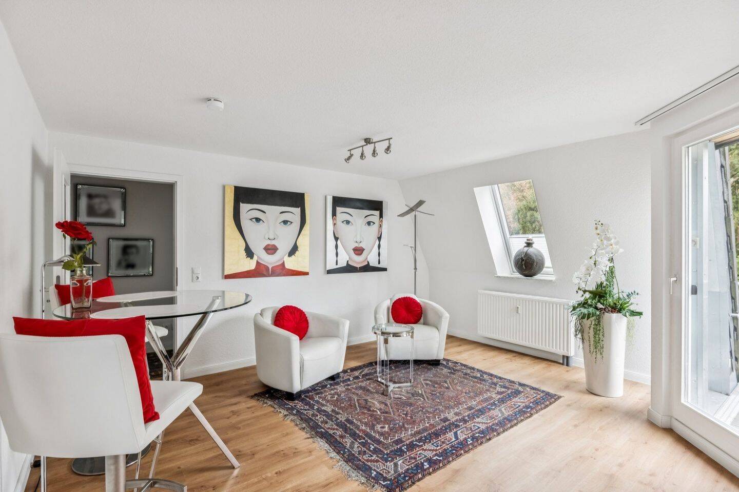 Charmante und voll möblierte Drei-Raum-Wohnung nahe Berlin