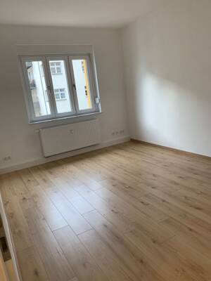 // Ab 01.09.2026 - ruhige Lage - Loggia - Laminat - Blick ins Grüne // – 4157 Leipzig – Vorschaubild 6