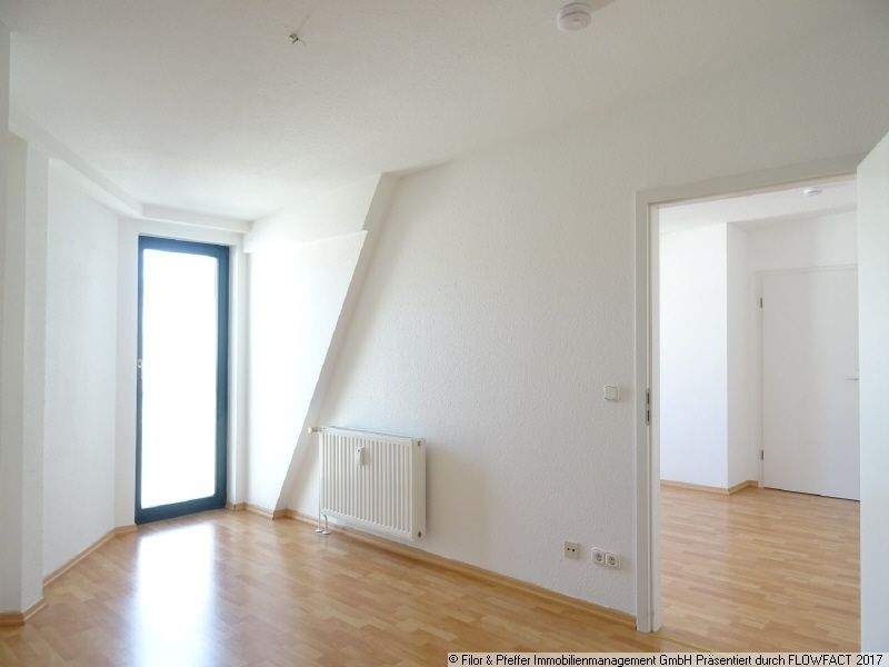 Helle 2-Raum-Wohnung mit Einbauküche über den Dächern von Magdeburg!