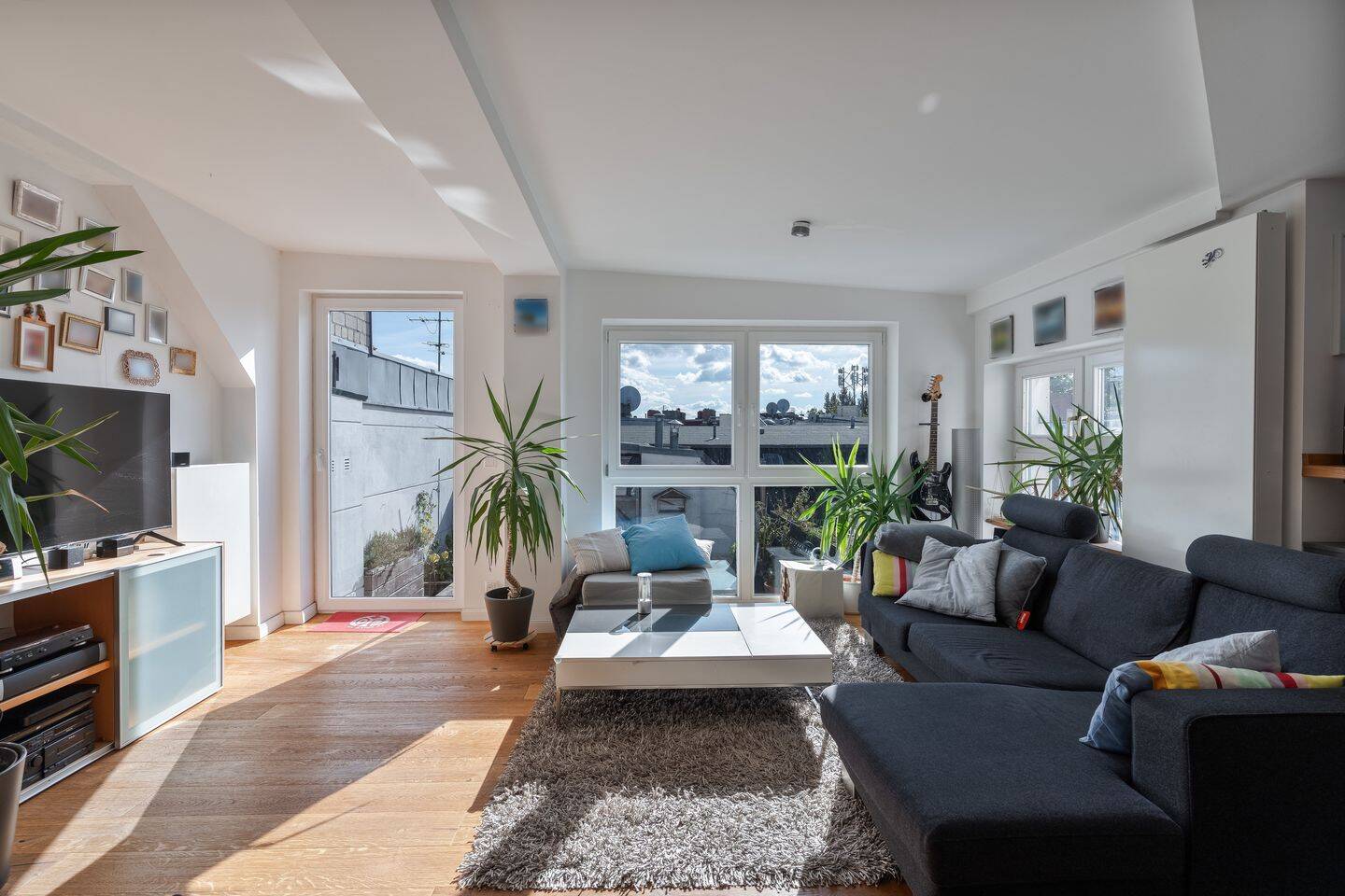 Urbaner Luxus auf höchstem Niveau - Dachgeschoss mit Atrium und Skyline-Panorama – Berlin – Vorschaubild 2