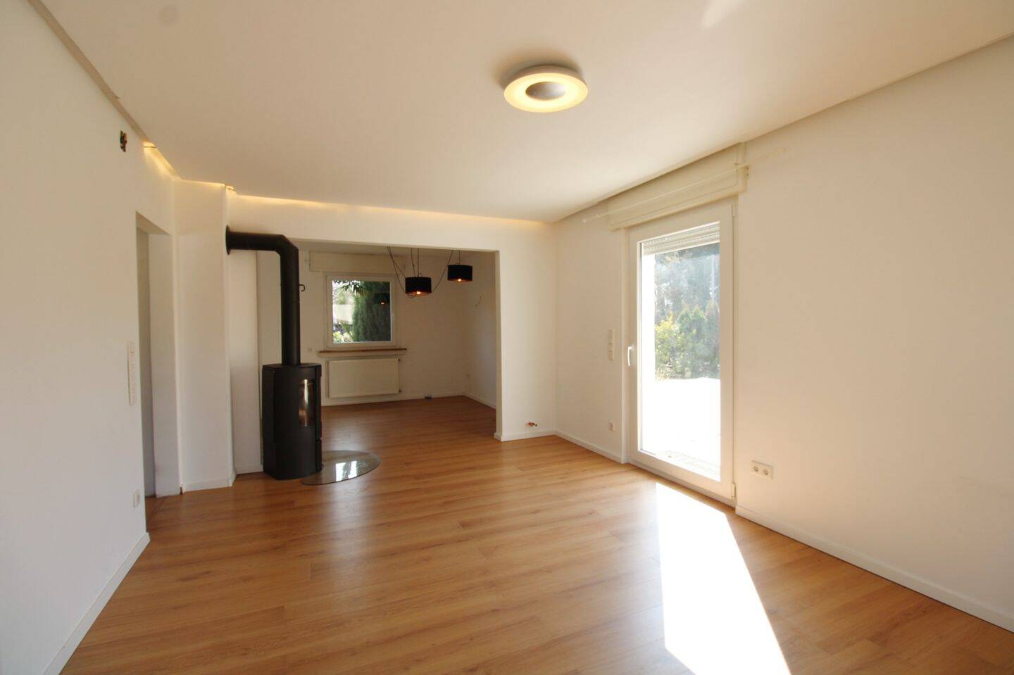 Modernisiertes Familienidyll in Ummeln - Einfamilienhaus als Raumwunder mit 2 Garagen – Bielefeld – Vorschaubild 3