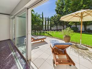 Villa am Lerchesberg | Eckgrundstück I saniert I Indoorpool| Einliegerwohnung | – 60598 Frankfurt am Main – Vorschaubild 1