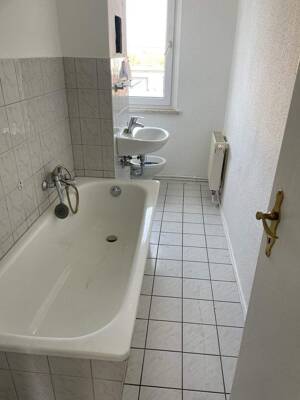 Schöne helle frisch renovierte und sofort verfügbaren, 3 Zimmerwohnung mit Balkon – 6577 Heldrungen – Vorschaubild 8