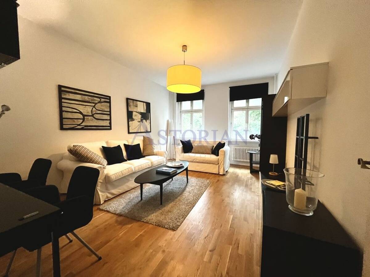 Bezugsfrei! Gepflegte 2-Zimmer-Wohnung mit Aufzug nahe U-Bahnhof Weberwiese – 10243 Berlin – Bild 1 von 9
