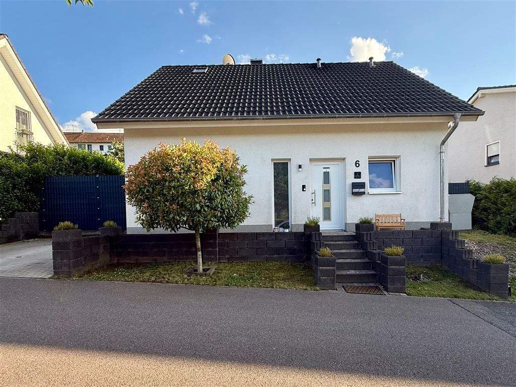 Modernes Einfamilienhaus in energieeffizienter Bauweise / Garten und Außenpool – Völklingen – Vorschaubild 2