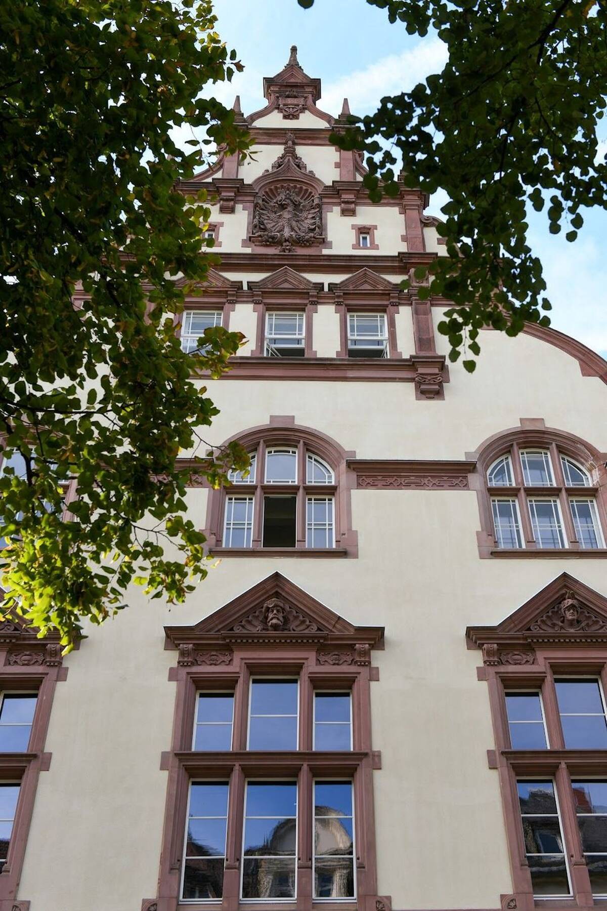 Wohnen mit besonderem Charakter - stilvolle Maisonette-Wohnung in Wiesbaden – 65185 Wiesbaden – Bild 1 von 4